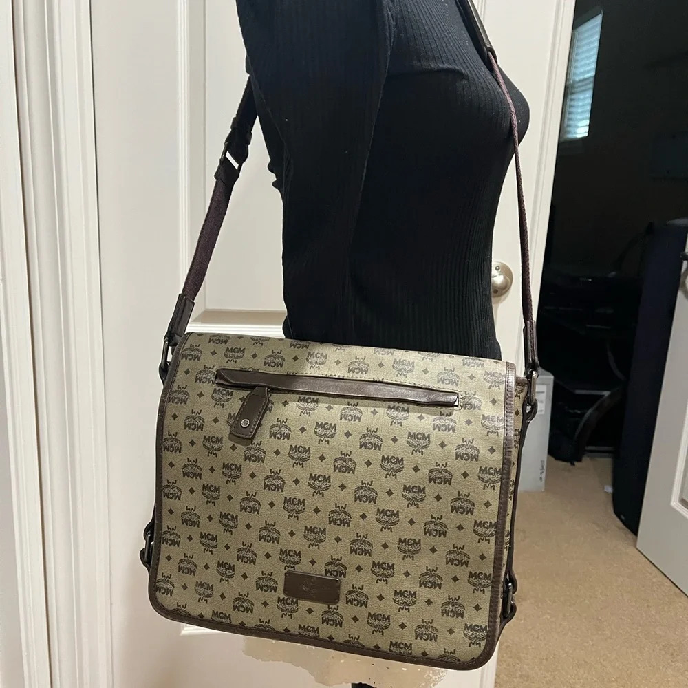 MCM MONOGRAM MESSENGER BAG - Picture 16 of 16